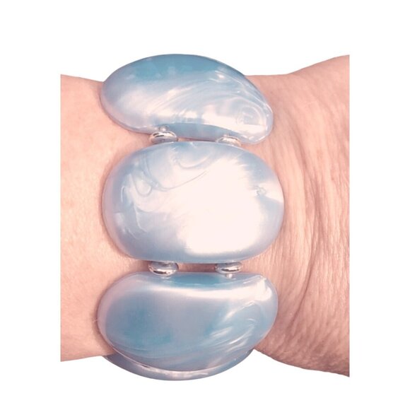Chunky Vintage Marbled Light Blue Moon Glow Thermoset Lucite Panel Bracelet - Picture 1 of 3